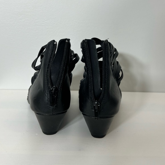 Black wedge strappy sandals - Picture 4 of 7